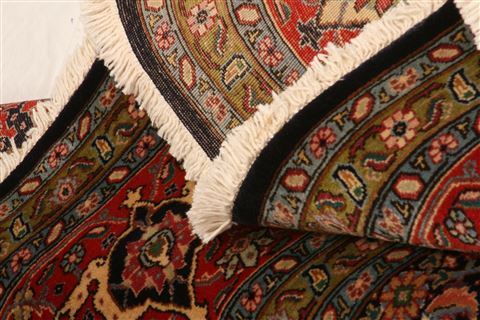 Tabriz Red Hand Knotted 99 X 128 Area Rug 100-23782 Image 5