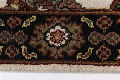 Agra Beige Runner Hand Knotted 26 X 140 Area Rug 250-23991 Image 5