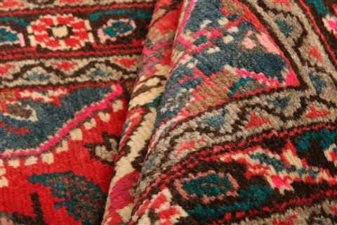 Shiraz Red Hand Knotted 27 X 40  Area Rug 253-24160 Image 4