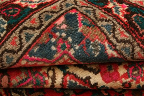 Shiraz Red Hand Knotted 27 X 40  Area Rug 253-24160 Image 5