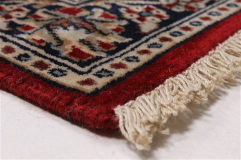 Sarouk Red Runner Hand Knotted 26 X 180 Area Rug 250-24176 Image 7
