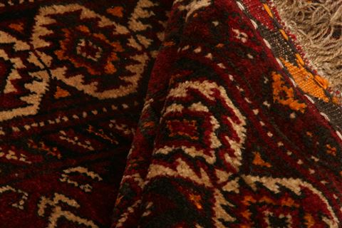 Shiraz Red Square Hand Knotted 27 X 35  Area Rug 253-24180 Image 3