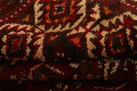 Shiraz Red Square Hand Knotted 27 X 35  Area Rug 253-24180 Image 5