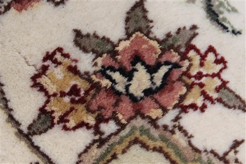 Tabriz Beige Runner Hand Knotted 26 X 80  Area Rug 250-24306 Image 10