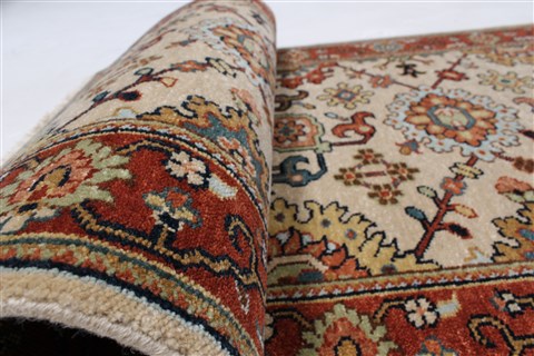 Serapi Beige Runner Hand Knotted 26 X 79 Area Rug 250-24341 Image 10