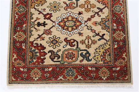 Serapi Beige Runner Hand Knotted 26 X 79 Area Rug 250-24341 Image 4