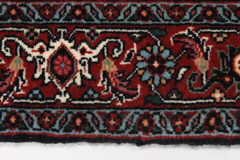 Bidjar Beige Runner Hand Knotted 26 X 68  Area Rug 250-24574 Image 4