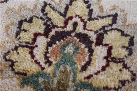 Tabriz Beige Runner Hand Knotted 27 X 81 Area Rug 250-24654 Image 8