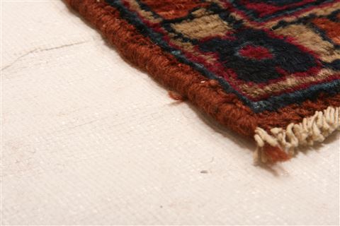 Sarouk Red Hand Knotted 87 X 115 Area Rug 100-25227 Image 9
