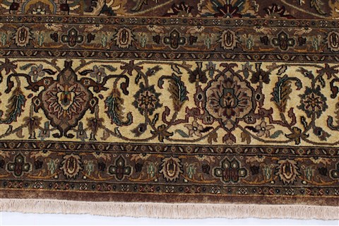 Tabriz Beige Hand Knotted 90 X 122 Area Rug 250-25321 Image 4