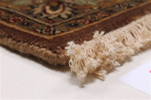 Tabriz Beige Hand Knotted 90 X 122 Area Rug 250-25321 Image 7