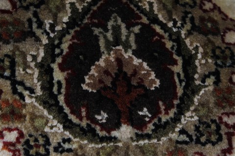 Kashan Beige Hand Knotted 90 X 120 Area Rug 250-25337 Image 7