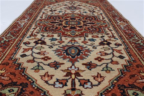 Serapi White Hand Knotted 20 X 40 Area Rug 250-25471 Image 1