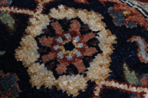 Serapi Red Hand Knotted 60 X 811 Area Rug 250-25583 Image 10