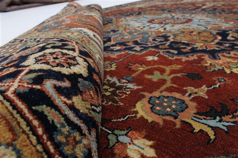 Serapi Red Hand Knotted 60 X 811 Area Rug 250-25583 Image 11