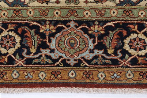 Serapi Red Hand Knotted 60 X 811 Area Rug 250-25583 Image 3