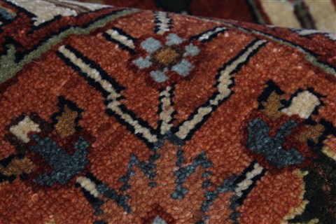 Serapi Red Hand Knotted 60 X 811 Area Rug 250-25583 Image 7
