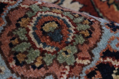 Serapi Red Hand Knotted 60 X 811 Area Rug 250-25583 Image 9