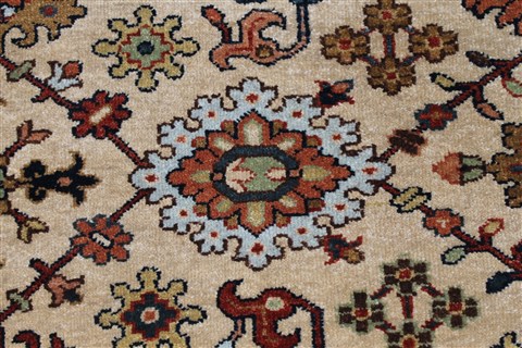 Serapi Beige Runner Hand Knotted 26 X 61 Area Rug 250-25598 Image 3