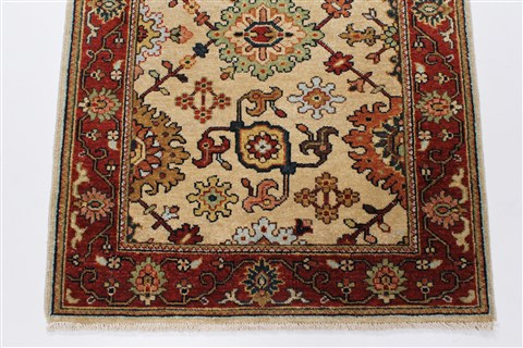 Serapi Beige Runner Hand Knotted 26 X 61 Area Rug 250-25598 Image 4