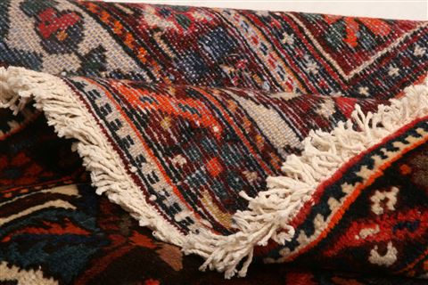 Bakhtiar Red Hand Knotted 120 X 151 Area Rug 100-25601 Image 3