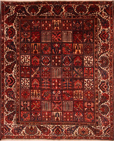 Bakhtiar Red Hand Knotted 120 X 151 Area Rug 100-25601 Image 0
