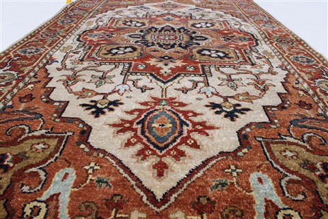 Serapi Beige Hand Knotted 30 X 53 Area Rug 250-25642 Image 1