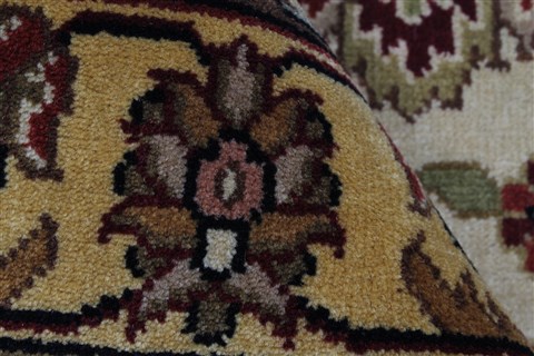 Kashan Beige Hand Knotted 90 X 118 Area Rug 250-25679 Image 7
