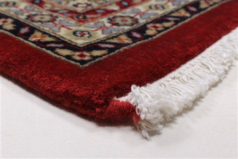 Bidjar Beige Hand Knotted 84 X 1110 Area Rug 250-25689 Image 4