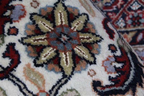 Bidjar Beige Hand Knotted 84 X 1110 Area Rug 250-25689 Image 8