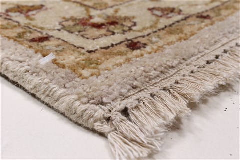 Kashan Beige Runner Hand Knotted 27 X 60 Area Rug 250-25774 Image 5