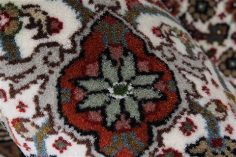 Mahi Beige Hand Knotted 87 X 119 Area Rug 250-25809 Image 7
