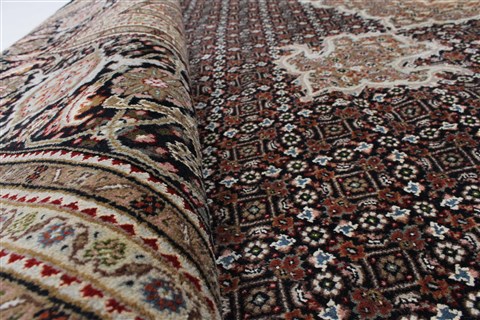 Mahi Black Hand Knotted 82 X 114 Area Rug 250-25824 Image 9