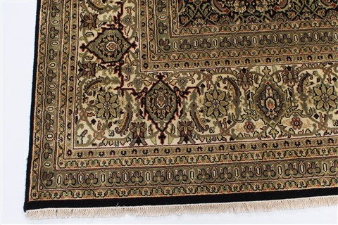 Herati Beige Hand Knotted 90 X 115 Area Rug 250-25827 Image 4