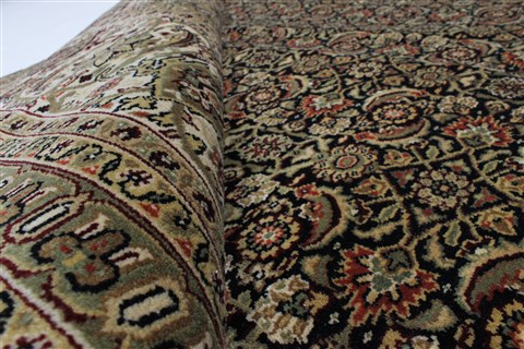 Herati Beige Hand Knotted 90 X 115 Area Rug 250-25827 Image 9