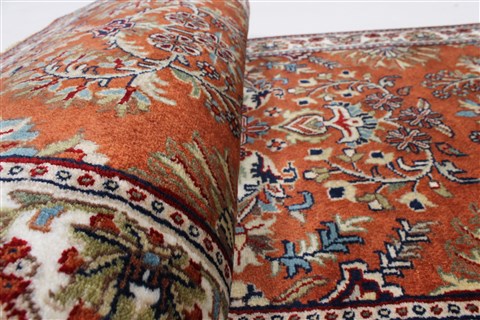 Sarouk Beige Runner Hand Knotted 26 X 62 Area Rug 250-25887 Image 10