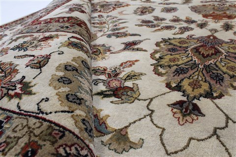 Kashan Beige Hand Knotted 90 X 124 Area Rug 250-25947 Image 10