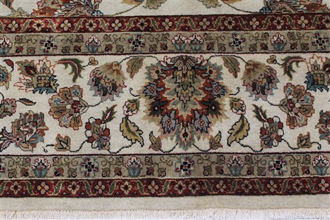 Kashan Beige Hand Knotted 90 X 124 Area Rug 250-25947 Image 2