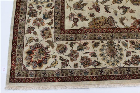 Kashan Beige Hand Knotted 90 X 124 Area Rug 250-25947 Image 4