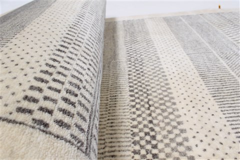 Modern Grey Runner Hand Knotted 26 X 61  Area Rug 250-26017 Image 11