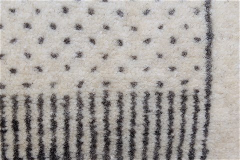Modern Grey Runner Hand Knotted 26 X 61  Area Rug 250-26017 Image 9