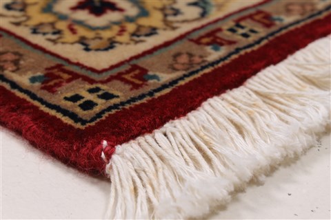 Isfahan Red Runner Hand Knotted 26 X 61 Area Rug 250-26030 Image 5