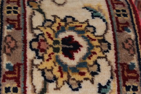 Isfahan Red Runner Hand Knotted 26 X 61 Area Rug 250-26030 Image 8