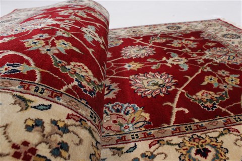 Isfahan Red Runner Hand Knotted 26 X 61 Area Rug 250-26030 Image 9