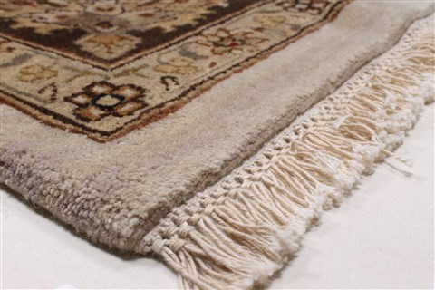 Kashan Beige Hand Knotted 90 X 120 Area Rug 250-26071 Image 4