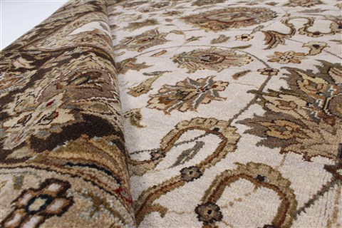 Kashan Beige Hand Knotted 90 X 120 Area Rug 250-26071 Image 9