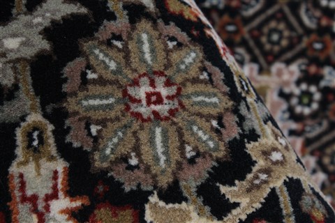 Mahi Black Hand Knotted 83 X 1110 Area Rug 250-26079 Image 10