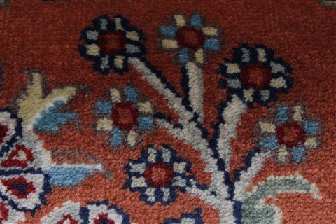 Sarouk Beige Runner Hand Knotted 26 X 62  Area Rug 250-26092 Image 8