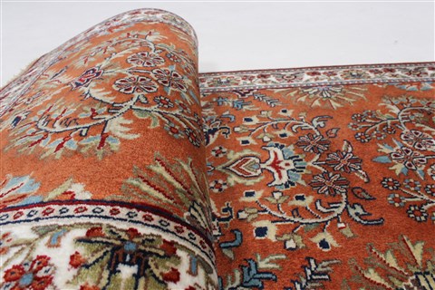 Sarouk Beige Runner Hand Knotted 26 X 62  Area Rug 250-26092 Image 9