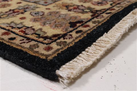 Agra Beige Runner Hand Knotted 27 X 60 Area Rug 250-26093 Image 5